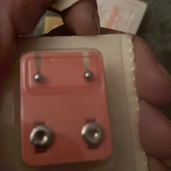 last pair of Studex sterilized ear piercing studs - Picture 6 of 6